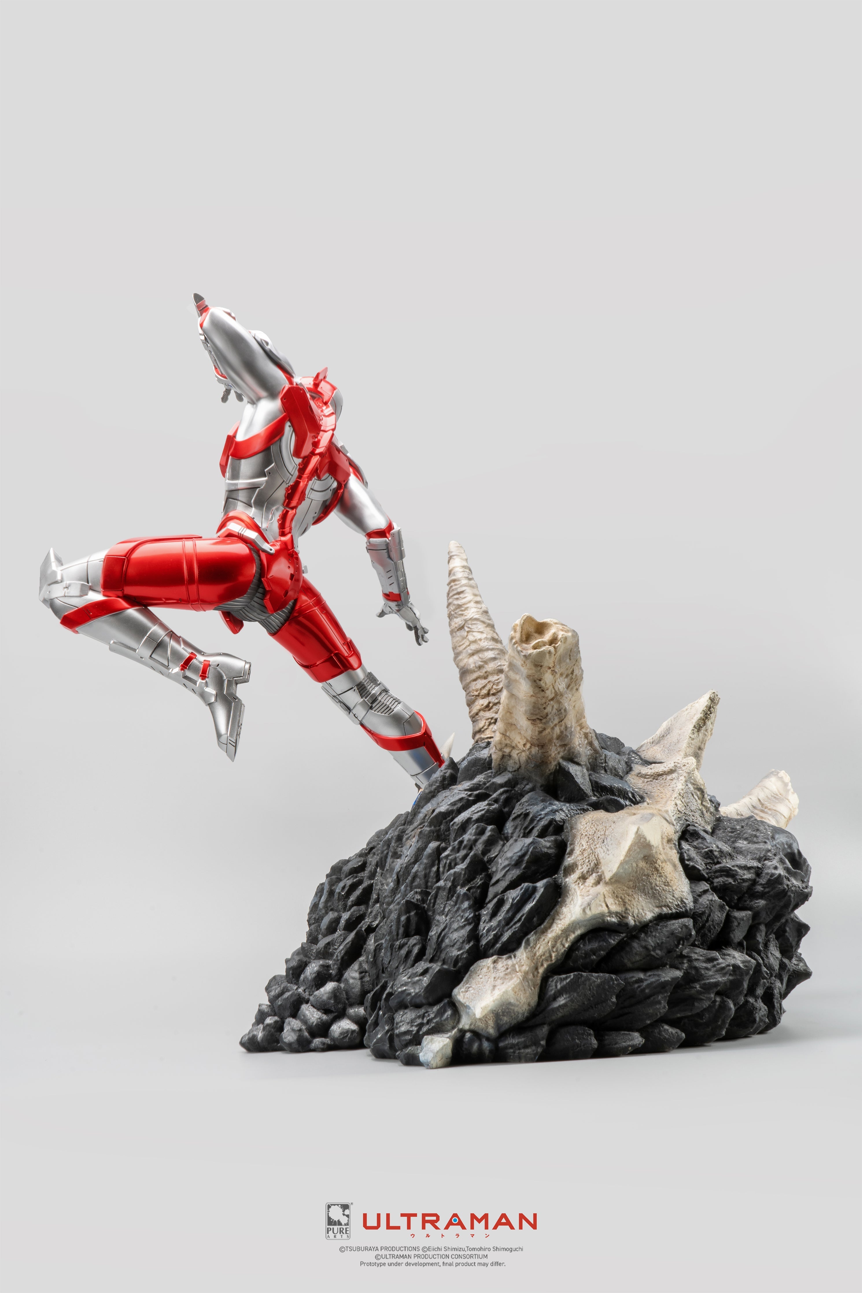 Ultraman Vs Black King 1/4 Scale Statue - Standard Edition